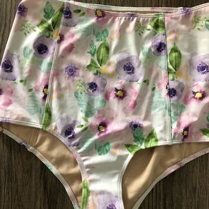 #kortnijeane “Watercolor Floral #2” 🌸💜 Bottoms.